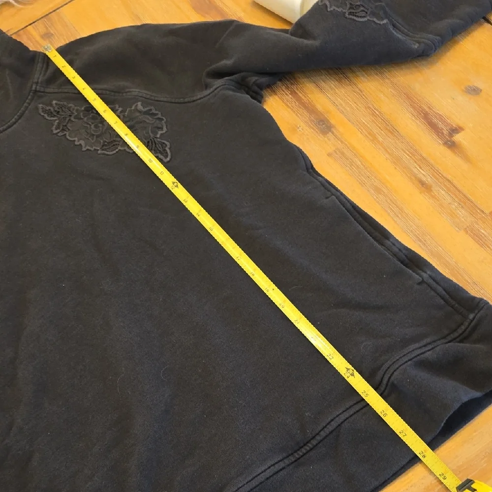 Lululemon Black Lace Sweatshirt - Picture 10 of 11